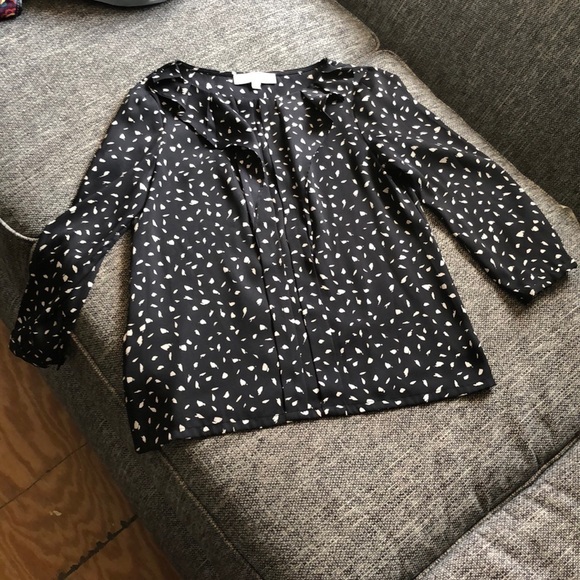 Ann Taylor Loft Lightweight Ruffle Neckline Animal Print Blouse XSP Office - Picture 1 of 6
